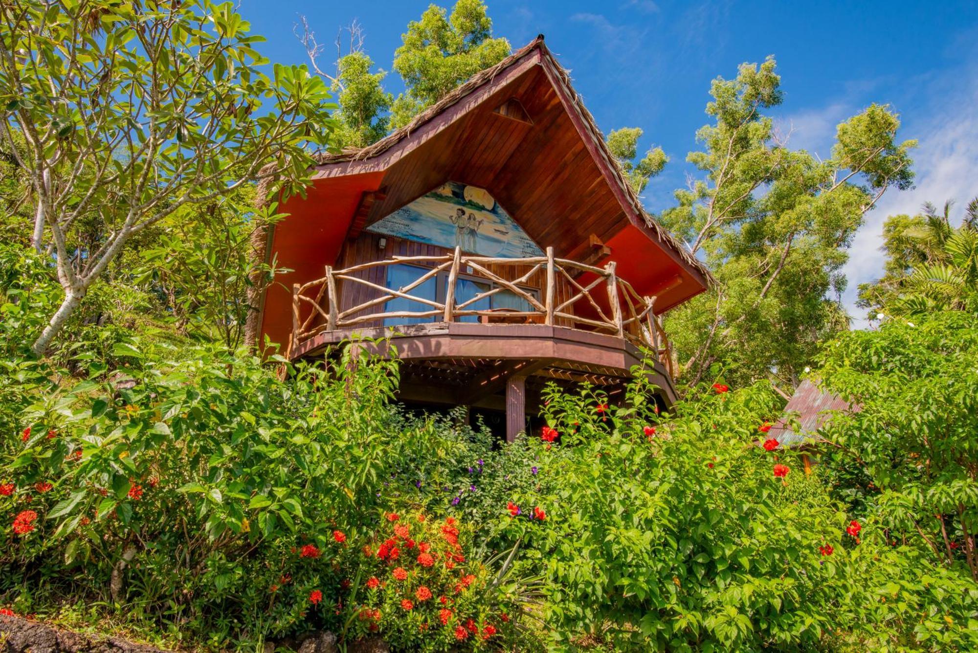 Palau Carolines Resort Koror Esterno foto