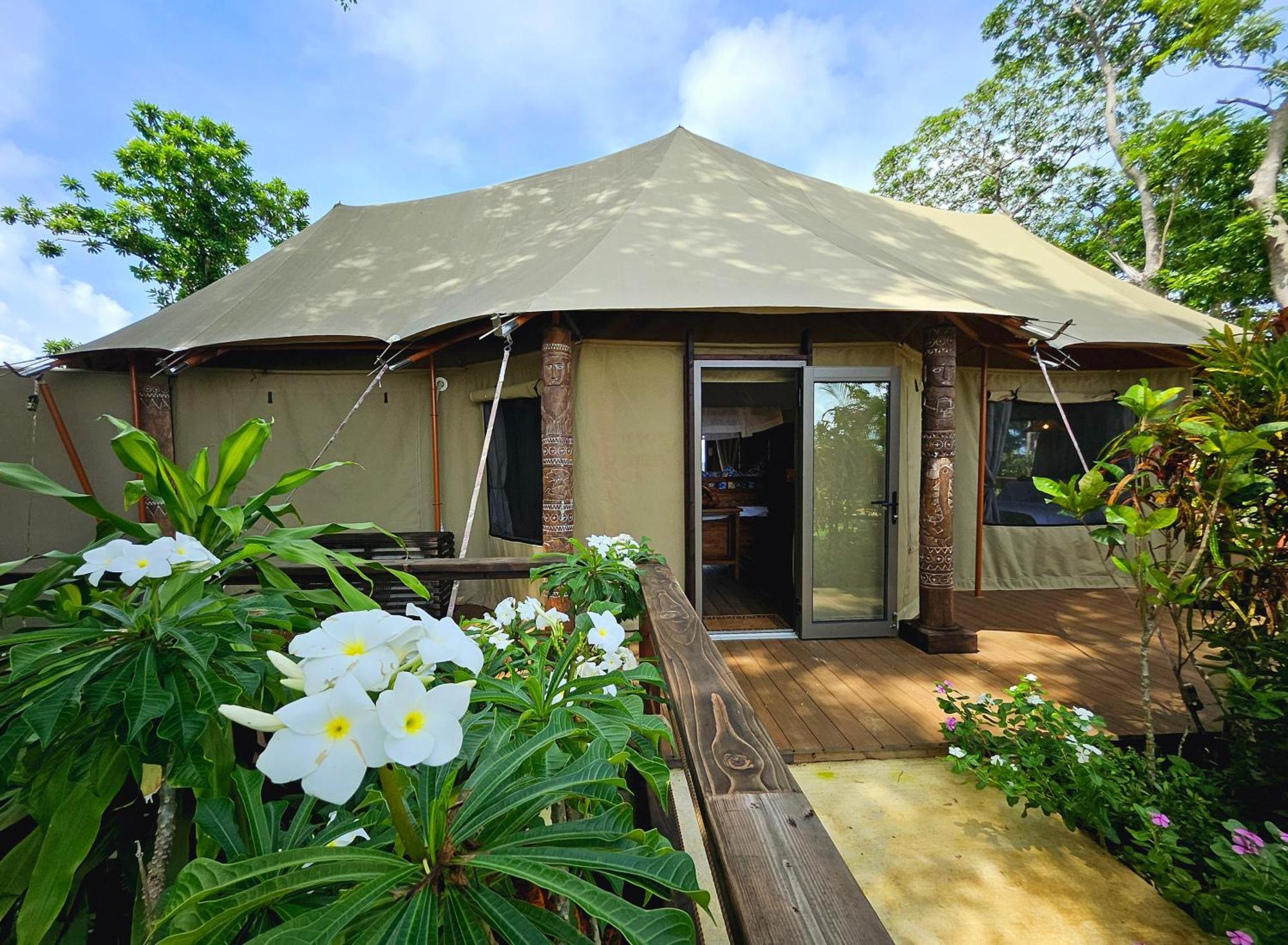 Palau Carolines Resort Koror Esterno foto