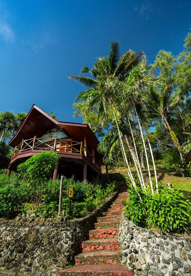 Palau Carolines Resort Koror Esterno foto